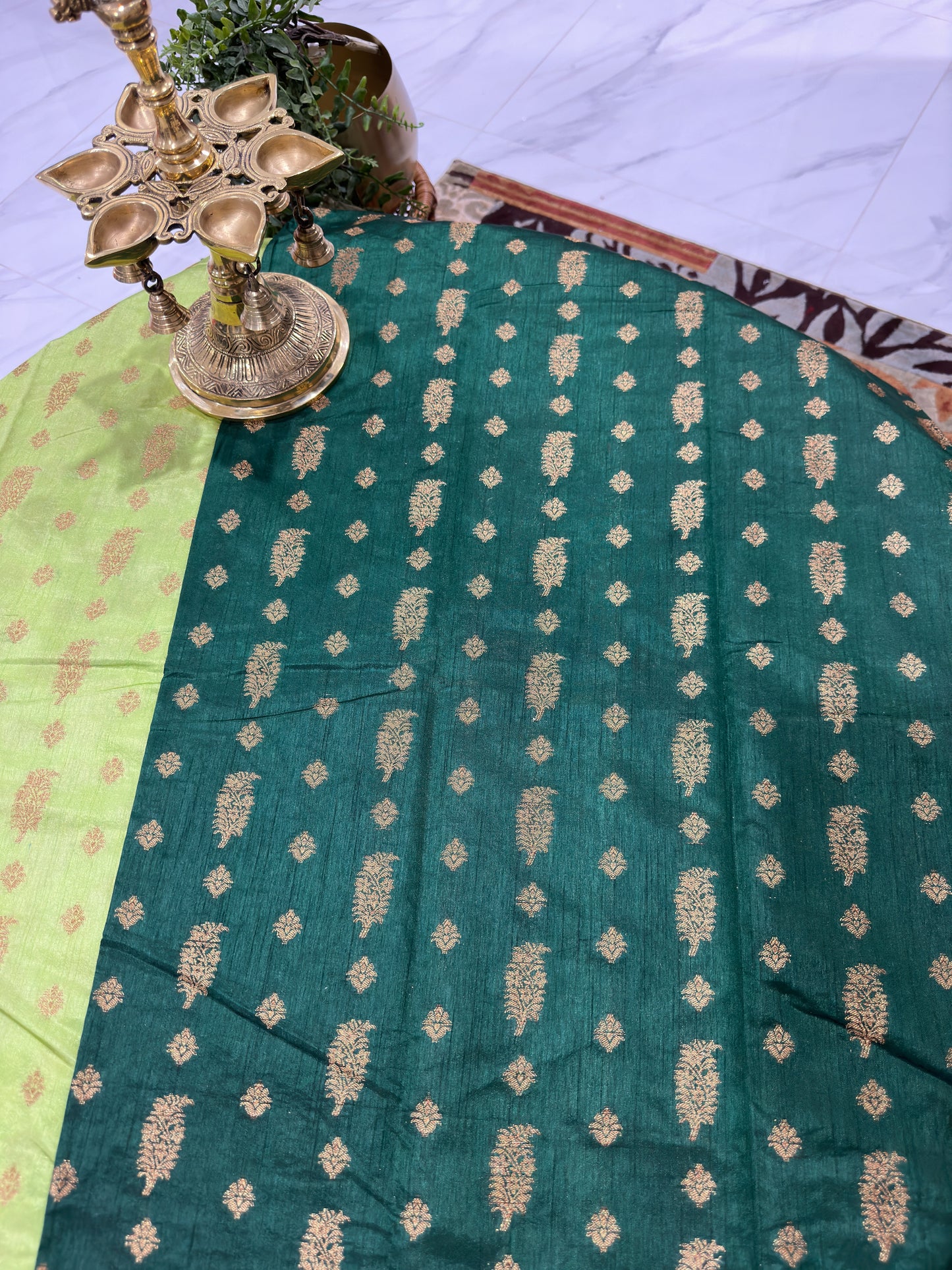 Green & Gold-Toned Ethnic Motifs Art Silk Banarasi Saree