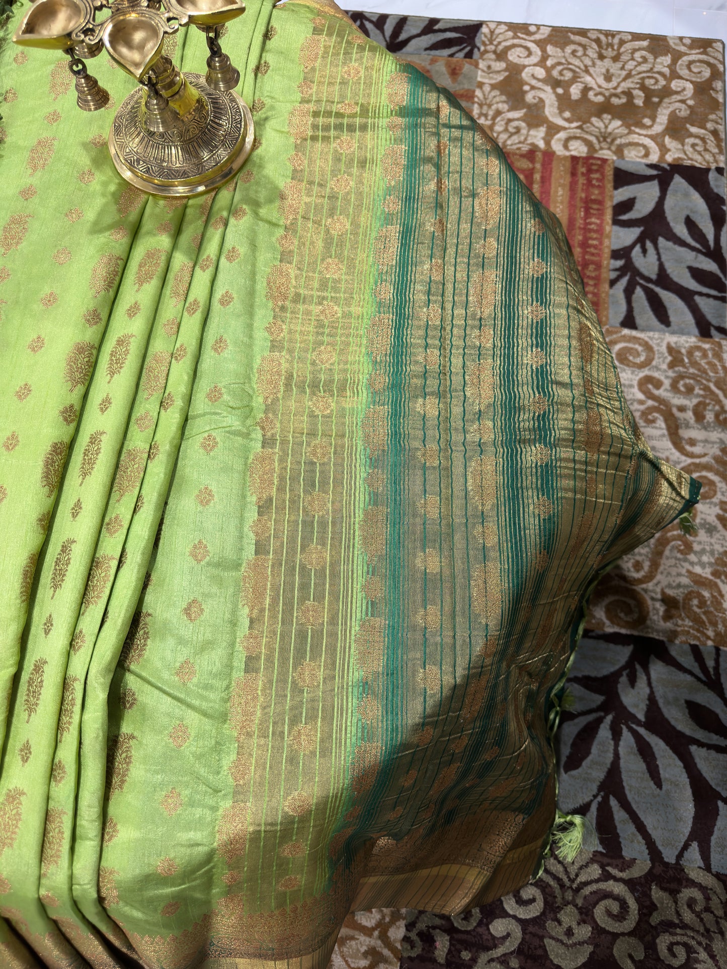 Green & Gold-Toned Ethnic Motifs Art Silk Banarasi Saree