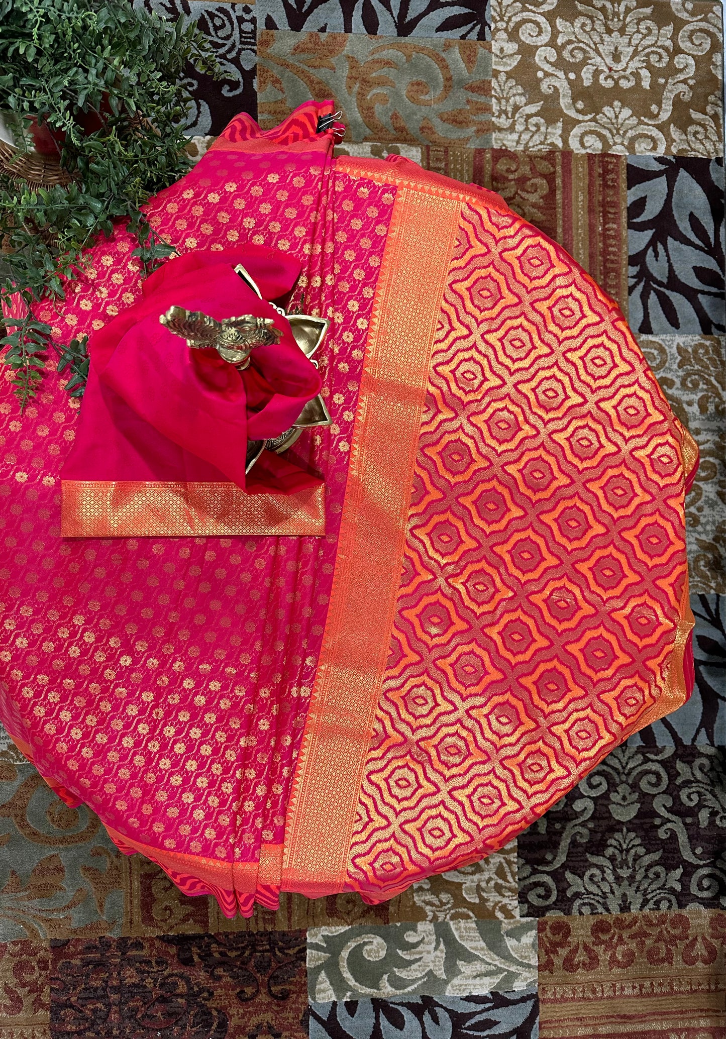 Pink & Gold-Toned Floral Silk Blend Banarasi Saree